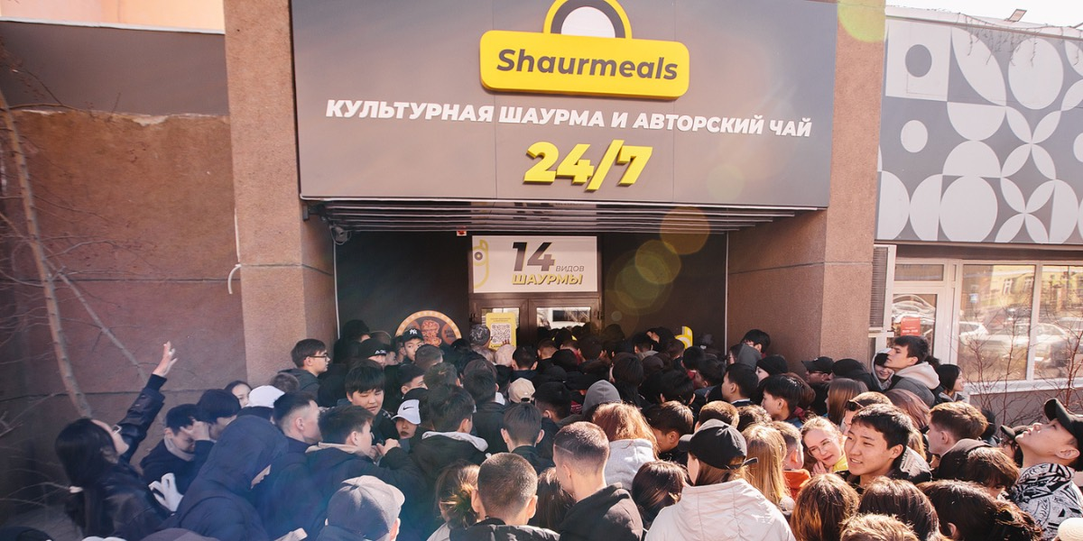 Очередь в день открытия Shaurmeals